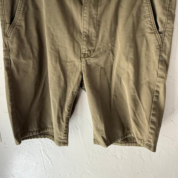 Levi’s‎ Men’s W38 Olive Green Flat Front Chino Shorts Classic Style 11” Inseam - Picture 3 of 9
